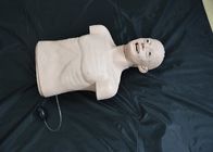 Mannequin plus âgé de simulateur de CPR avec les points de repère anatomiques