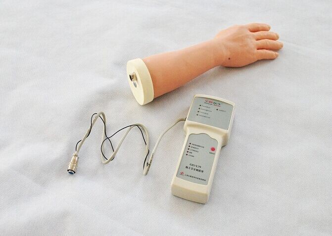 Simulation virtuelle de soins d'opération d'injection de poignet pour l'outil d'éducation