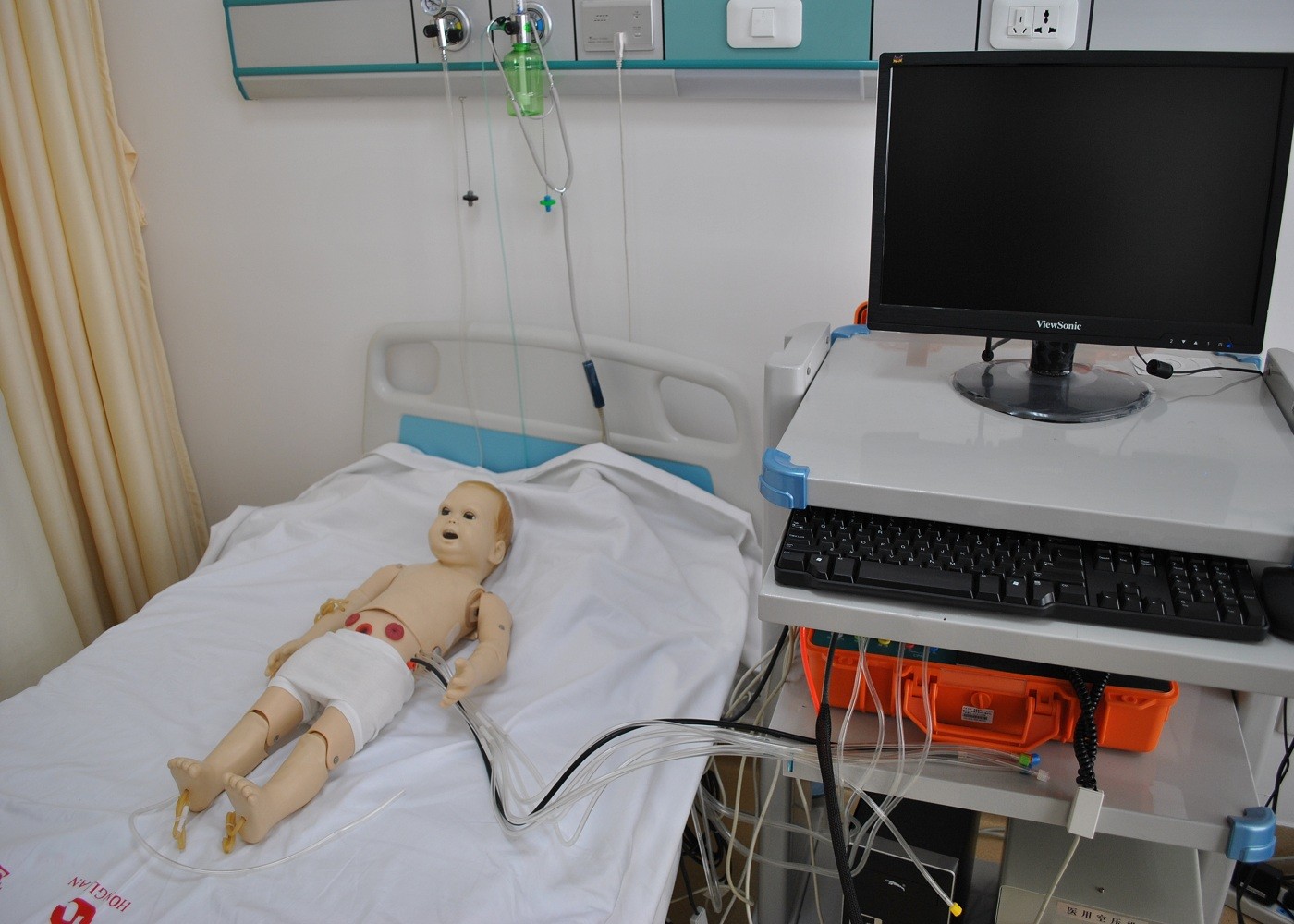 Mannequins intelligents de premiers secours de bébé d'ACLS avec BVM pour des hôpitaux, formation d'universités